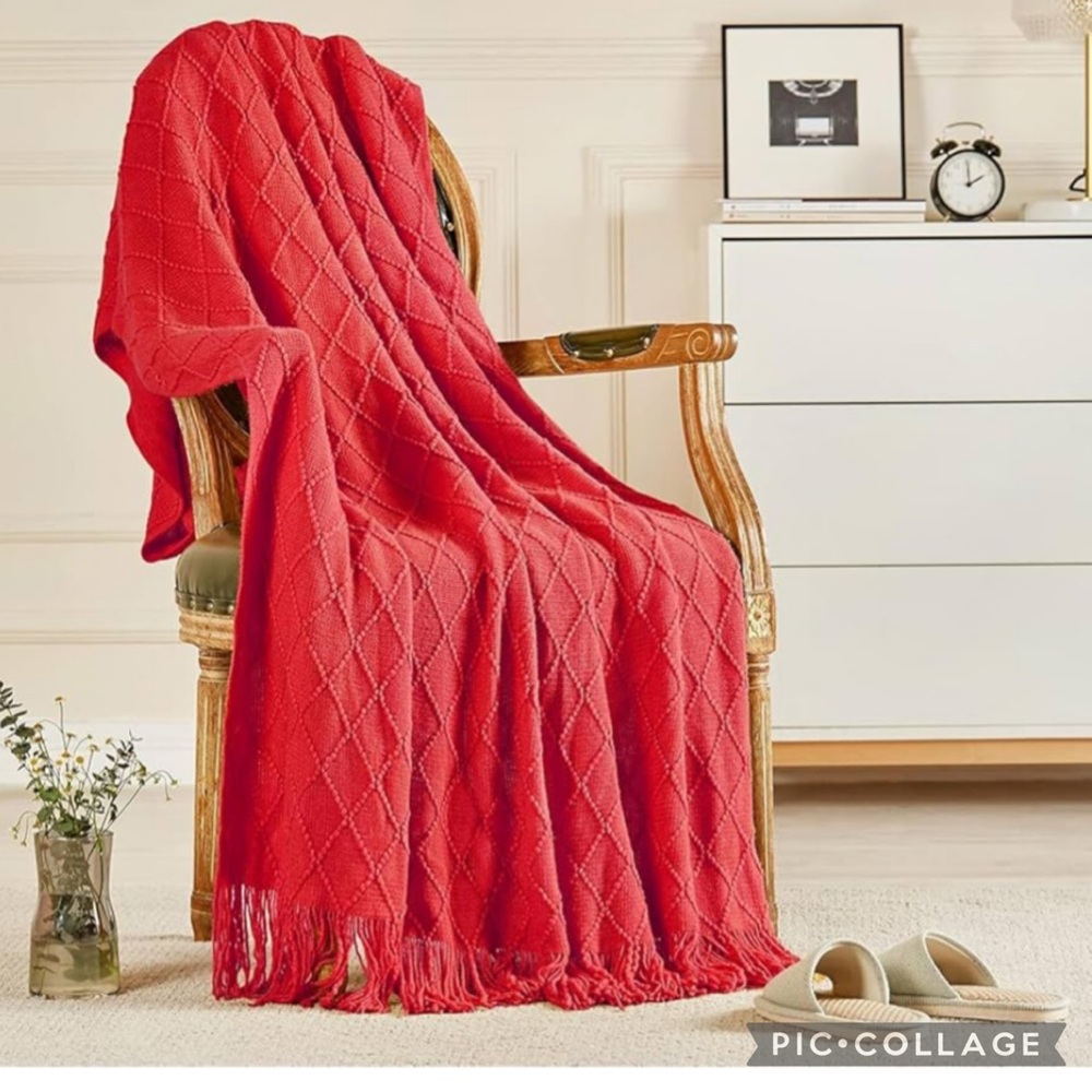 NWT Red Knit Throw Blanket 50x60 Diamond Pattern Fringe Cozy Sofa Throw